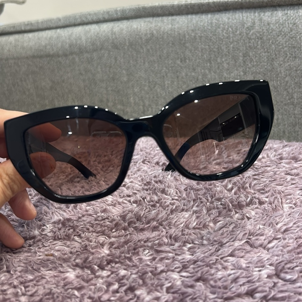 Prada sunglasses - Picture 11 of 16